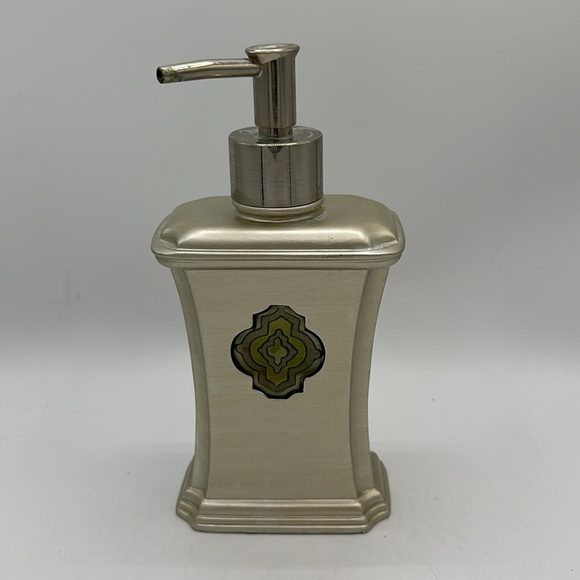 Three-piece bathroom set: tissue cover, toothbrush holder, and soap dispenser - Picture 8 of 8